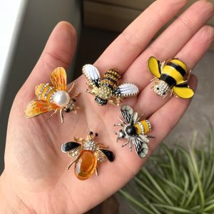 bee brooch